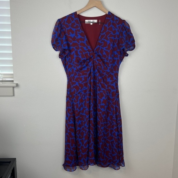 Diane von Furstenberg 100% Silk Short Sleeve Animal Print Dress - Picture 2 of 5